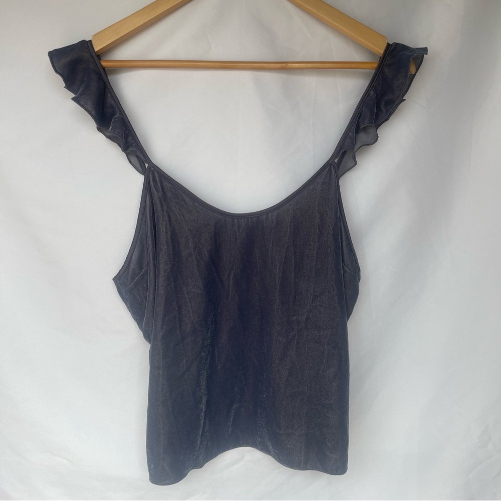 victoria's secret dainty velvet top
BRAND NEW w tags | small